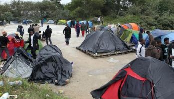 Visite du centre de migrants à Calais