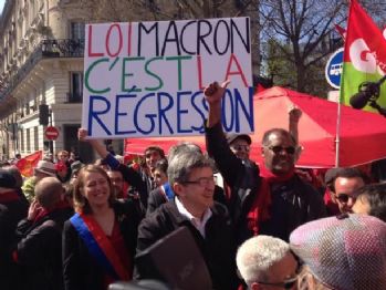 La rue piétine la loi Macron