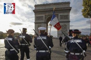 14 juillet 2016 - la douane sur les Champs-Elysées