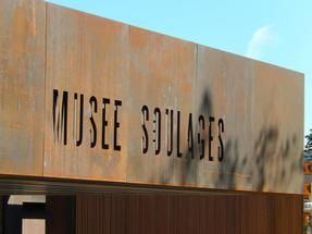 Musée Soulages. Réunis à l'invitation de Colette et Pierre Soulages...