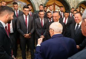 Le Président Tunisien rencontre les joueurs de l'équipe nationale de football avant leur départ en Russie
