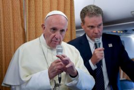 LE VERBATIM : La conférence de presse du Pape dans l'avion de retour de l'Irlande