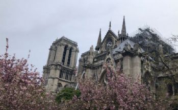 Hommage à Notre-Dame de Paris. La flèche de la cathédrale et ses sculptures. Actuellement à la Cité de l'Architecture et du Patrimoine