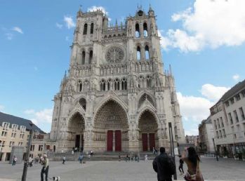 Amiens, ville de cathédrale, pleure sa soeur
