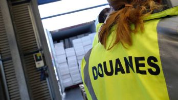 Gérald DARMANIN félicite les douaniers de Dunkerque qui ont saisi près d'une demi-tonne de cocaïne