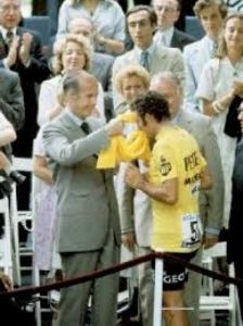 Le Tour de France salue la mémoire de Valéry Giscard d'Estaing