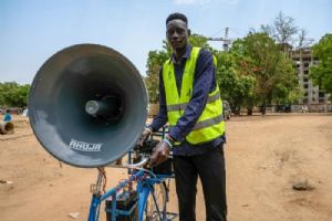 Au Soudan du Sud, l'information anti-COVID-19 circule à bord de bicyclettes bleues